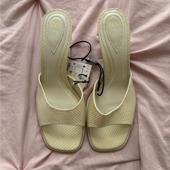 Zara Animal Print Sandals in Vanilla Yellow - Picture 2 of 5